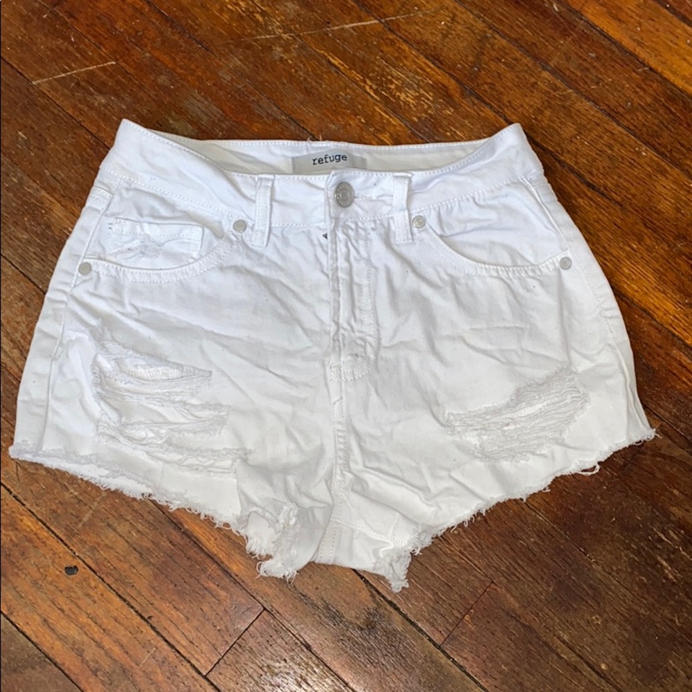 Refuge size 2 white shorts